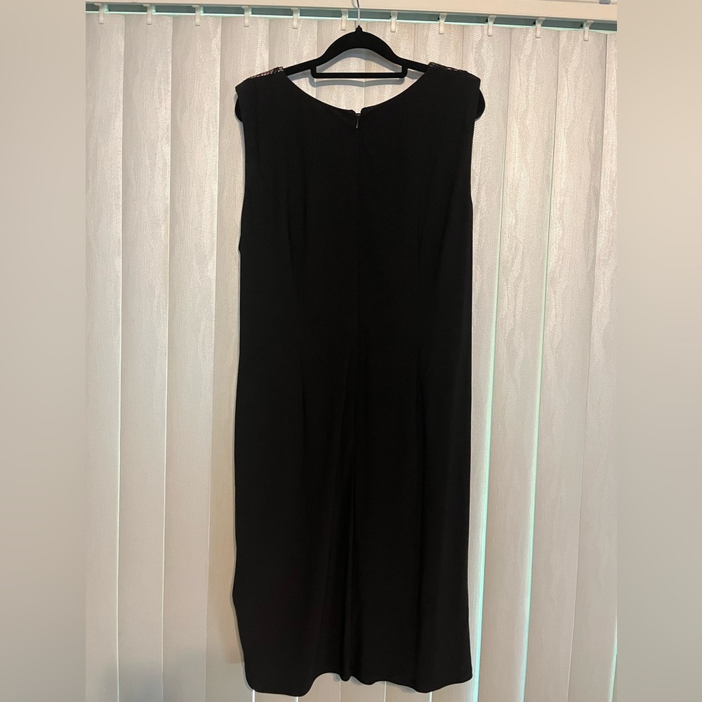 Elegant Women's Dress - Picture 6 of 9